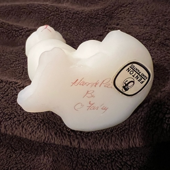 Fenton Vintage Opal Satin Hand Painted and Signed Glass Bear - Picture 6 of 8